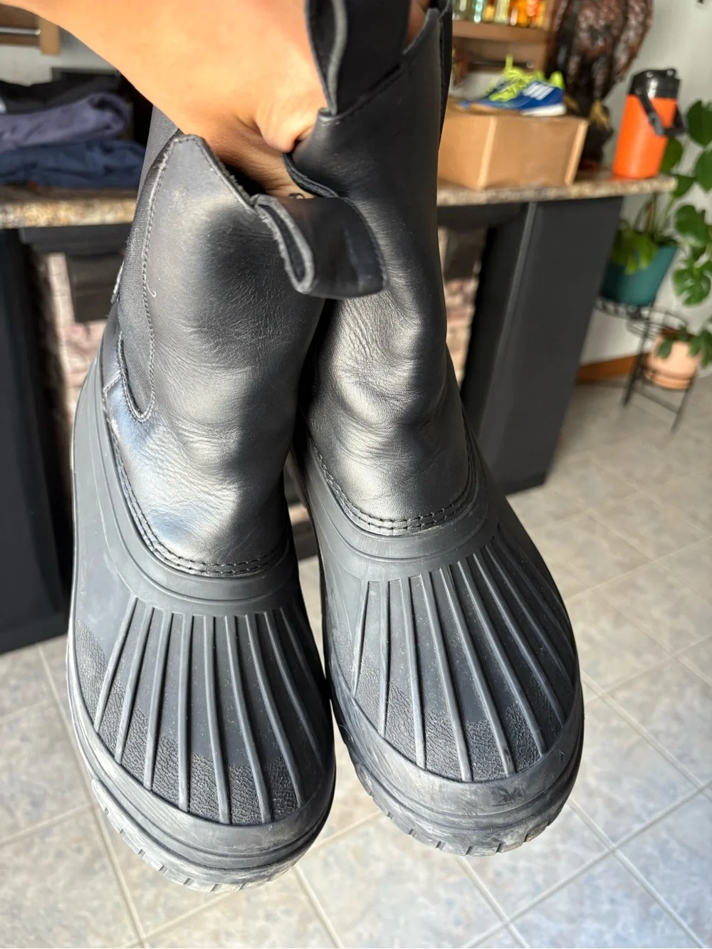 AXEL ARIGATO BLACK LEATHER DUCK BOOTS